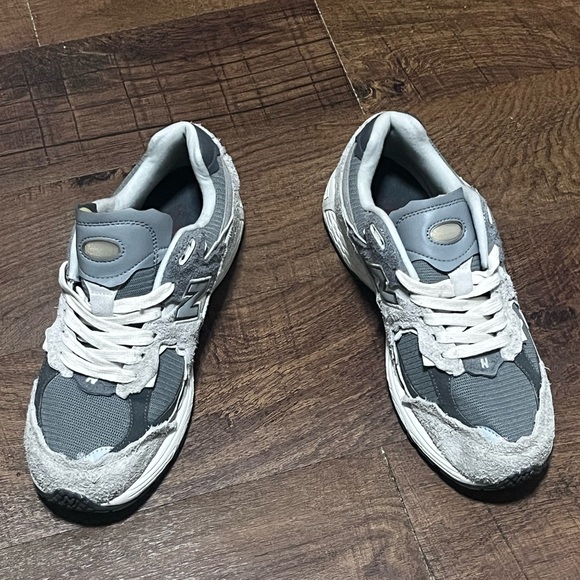 Size 10 New balance 2002R - Picture 2 of 5